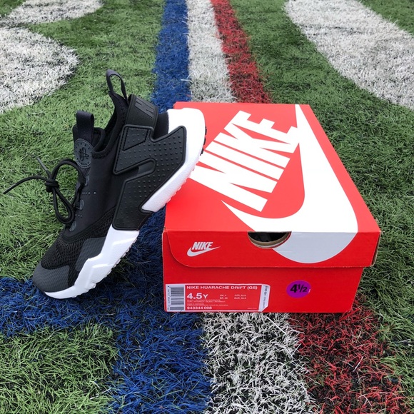 nike huarache black size 4